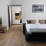Morris 4* מלאדה בולסלאב