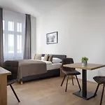 Morris 4* מלאדה בולסלאב